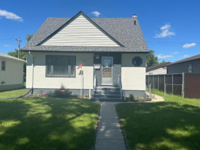 Spotless 4 Bedrooms 4 Beds Sleep 8 in Winnipeg